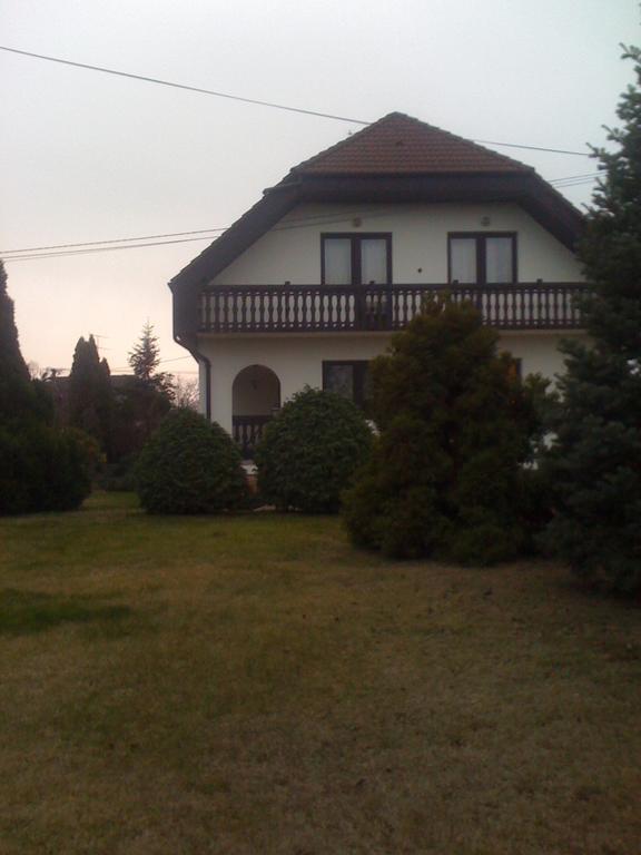 Ilona Panzio Hotel Balatonlelle Exterior photo